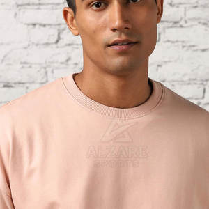 Sweat-shirt oversize en tissu chaud et confortable, au design simple et au style décontracté. - Product Image 6