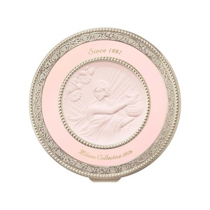 Poudre fixante translucide KANEBO Milano Collection Face Up 2026 24g, fini éclatant et illuminateur, avec houppette, pour tous types de peaux - Product Image 3