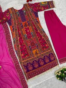 Salwar Kameez Moderne Imprimé avec Broderie Miroir, Tendance et Magnifique, pour Occasions Spéciales, en Faux Georgette de Haute Qualité, avec Pantalon et Dupatta - Product Image 6