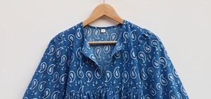 เสื้อกล้ามผู้หญิงลายบาติกอินดิโก ผ้าฝ้าย 100% แต่งโบว์ลูกไม้ทำมือ ลายดอกไม้ ระบายอากาศได้ดี สไตล์ลำลอง โบโฮ - Product Image 5