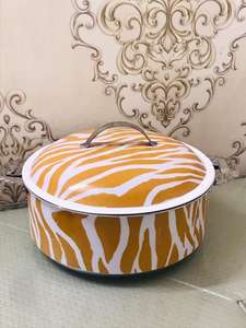 Cacerola de Acero Inoxidable de Lujo con Superficie Pulida para Mesa de Comedor Moderna y Servicio de Comida Elegante - Product Image 5