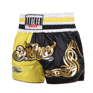 Shorts de boxe MMA personnalisés pour votre marque, avec broderie dorée sur le logo avant, en satin, pour la gym et le combat, short de Muay Thai respirant - Product Image 5