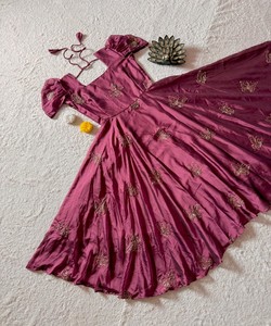 Robe midi en coton violet avec broderie papillon, vêtements décontractés pour femmes ethniques, design Inde Pakistan 86779 SHREE TEX- ST - 241 - Product Image 3