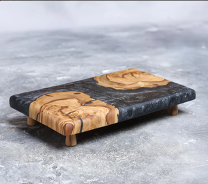 Tabla de charcutería de lujo hecha a mano con madera de olivo y resina epoxi, bandeja para servir, tabla de quesos, decoración de cocina, decoración del hogar, tabla para cortar. - Product Image 3