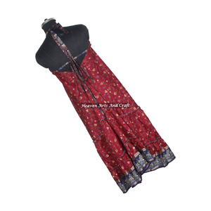 Sari / Saree / Shari, vêtements indiens et pakistanais, provenant d'Inde, style hippie bohème, longue robe indienne en soie vintage à fleurs, robe imprimée - Product Image 3
