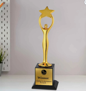Trophée Étoile d'Or avec base gravée pour récompense pour les réalisations mondiales, finition plaquée durable, reconnaissance sportive et ludique - Product Image 1