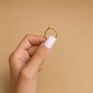 Anillo de Compromiso con Diamante Cultivado en Laboratorio de Corte Ovalado de 3 Quilates, Solitario con Halo Oculto, Catedral, Oro Amarillo de 14k |   Certificado por IGI - Product Image 4