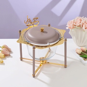 Plat de service élégant en verre d'inspiration arabe avec support métallique, conçu pour apporter sophistication et charme traditionnel à la table. - Product Image 1