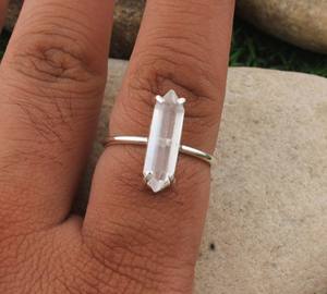 Bague en argent sterling 925 avec pointe de cristal naturel transparent, pierre de guérison en quartz, bijou classique pour femme, énergie spirituelle, idéal pour les fêtes - Product Image 1