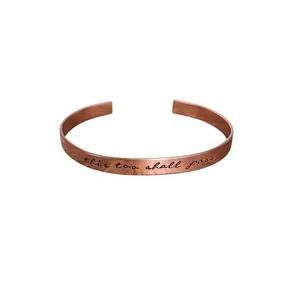 Bracelet de thérapie en laiton à manchette ouverte, motif verset biblique gravé de qualité supérieure, citation en relief, bijou minimaliste, cadeau - Product Image 2