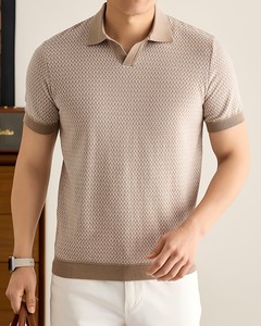 T-shirt d'été respirant à manches courtes pour homme, beige uni, avec logo frontal, en maille, séchage rapide, style décontracté chic, fabriqué au Bangladesh - Product Image 1