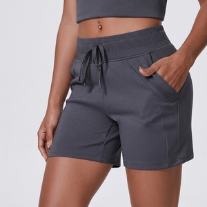 Shorts de surf en polaire pour femme, à ourlet effiloché, taille mi-haute, avec cordon de serrage, coupe droite, décontracté, coupe-vent, écologique, 100% polyester - Product Image 5