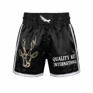 Shorts de boxe en satin personnalisés avec logo brodé violet et argenté, équipement de compétition de haute qualité, vêtements de sport fitness. - Product Image 2