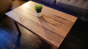 Table basse en bois massif avec quincaillerie en métal noir, table basse rustique moderne, meubles naturels pour salon, salle de séjour et bureau - Product Image 2