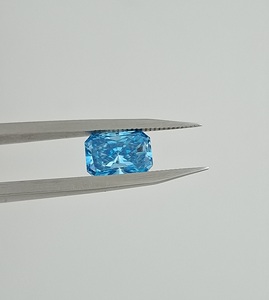 พลอยสังเคราะห์สีน้ำเงินเข้มแบบแฟนซีเจียระไนด้วยเลเซอร์ น้ำหนัก 1 กะรัต ได้รับการรับรองจาก IGI ผลิตในห้องปฏิบัติการด้วยวิธี CVD HPHT ความสะอาดระดับ VS1 สำหรับงานหมั้น - Product Image 6