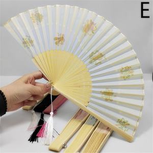 Éventail artisanal en bois de qualité supérieure, peint, design moderne, surface texturée naturelle, accessoire rafraîchissant réutilisable pour la décoration de mariage - Product Image 4
