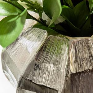 Vase de table en métal moderne pour la décoration de la maison de luxe, porte-fleurs élégant pour le salon, le bureau et les hôtels - Product Image 1