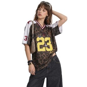 Camiseta de Fútbol Personalizada con Estampado de Leopardo Marrón, Cuello en V, Manga Corta, Número 23 Amarillo, Panel de Hombro Blanco, Ropa Urbana, Fabricante OEM - Product Image 3