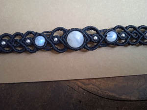 Gargantilla de Macramé Negra con Piedra Lunar, Estilo Gótico Bohemio, Collar Hecho a Mano con Piedra Lunar, Joyería Tejida de Estilo Brujería - Product Image 4