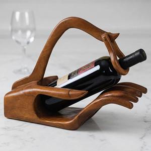 Soporte decorativo de madera con forma de palma de la mano para botellas de vino, perfecto para la decoración de la mesa del bar en casa y como regalo de la India. - Product Image 2