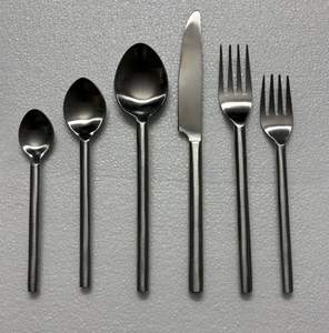 Nuevo Juego de Cubiertos de Acero Inoxidable 18/8 de Diseño Clásico, 6 Piezas, con Diferentes Acabados, AH Creations Sostenibles - Product Image 2