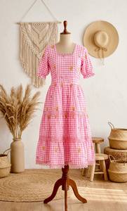 Diseñado para mujeres que aprecian la moda atemporal. Elegante vestido maxi de algodón Breeze. Vestido de algodón Grace & Glow. Vestido de algodón Floral Dream. - Product Image 1