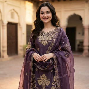 Conjunto de Kurti de Diseño para Fiestas – Tela de Seda con Bordado y Elegante Dupatta - Product Image 1
