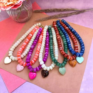 Collar de cuentas multicolor hecho a mano, con colgante en forma de corazón, estilo brillante de moda. - Product Image 1