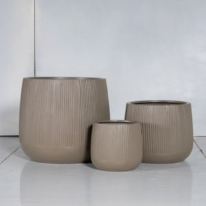 Juego de Macetas Decorativas Modernas para Jardín Hieta, de Fibra de Piedra, Color Verde Salvia, Cilíndricas Acanaladas, 4 Tamaños, para Uso en Interiores y Exteriores - Product Image 5