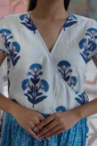 Robe courte imprimée à la main indienne pour femmes Robe d'été décontractée en coton Robe longue courte de style boho Tissu naturel à la taille - Product Image 3