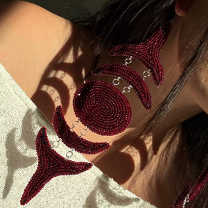 ต่างหูลูกปัดสีแดงทำด้วยมือดีไซน์แบบหลายส่วนเครื่องประดับแฟชั่นต่างหูห้อยหนาสำหรับผู้หญิงชุดปาร์ตี้ - Product Image 1