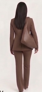 Sac fourre-tout hobo en cuir véritable tressé pour femme, style anglais, avec fermeture éclair et chaînes, personnalisable, de luxe, vente en gros - Product Image 4