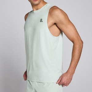 เสื้อกล้ามออกกำลังกายผู้ชายทรงเข้ารูป ผ้าสแปนเด็กซ์/คอตตอน แห้งเร็ว ลายการ์ตูน ย้อมสีแบบไทได พร้อมป้ายติดไหล่และลายปัก - Product Image 3