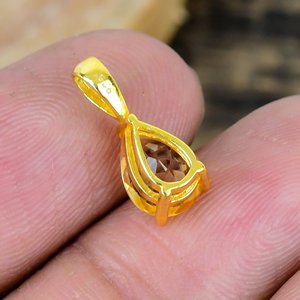 สร้อยคอพลอยซิทรินธรรมชาติทรงลูกแพร์ ชุบทอง 18k บนตัวเรือนเงินแท้ 925 - Product Image 3