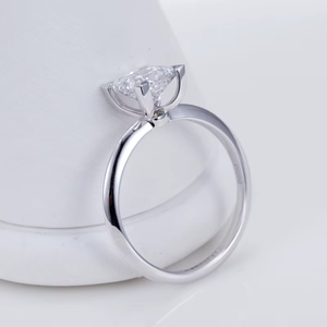 Anillo de Compromiso de Diamantes con Corte Princesa de Platino para Mujer, Certificado por IGI, Estilo Clásico - Product Image 6