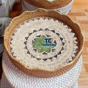 Bandeja de Ratán con Incrustaciones de Nácar, Diseño Festoneado, Artesanía de Alta Gama para Regalo y Decoración, Bandeja con Incrustaciones de Perlas - Product Image 1
