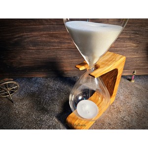 Sablier en verre fait main le plus vendu avec support en bois, design moderne du milieu du siècle, écologique, portable, chronométrage précis, sable bleu - Product Image 3