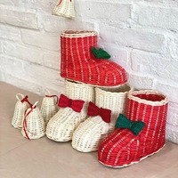 Ornement de Noël en rotin décoratif en forme de botte de Père Noël, chaussure de Noël en osier faite à la main pour les fêtes et la décoration de l'arbre Kingcraftviet