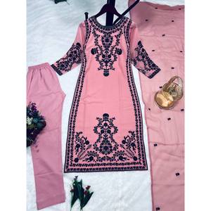 Ensemble de vêtements de soirée pour femmes de créateur avec broderie lourde - Haut, bas et dupatta - Product Image 3