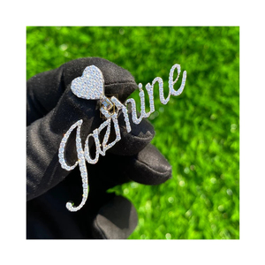 Collar con Colgante de Plata 925 con Baño de Rodio, Estilo Romántico, con Nombre en Cursiva, Diamante Cultivado en Laboratorio, Cierre de Corazón con Cristales, Regalo Personalizado - Product Image 1