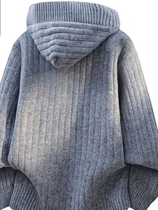 Sudadera con capucha de punto gris lavado para hombre, efecto dos piezas, con media cremallera y botones, estilo jersey oversize holgado con textura acanalada y manga larga - Product Image 2