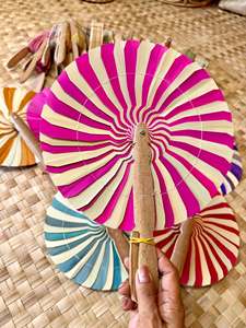 พัดใบปาล์มทำมือ – ใบปาล์มธรรมชาติ 100% พร้อมสีและโลโก้ตามสั่ง สำหรับงานแต่งงานและงานอีเว้นท์ในรีสอร์ท - Product Image 3