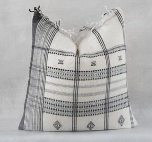 Housse de coussin bohème tribale en laine/coton faite à la main |   Plaid tissé à la main avec fermeture éclair personnalisable pour la décoration intérieure - Product Image 4