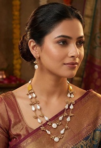 Ensemble de colliers de perles irrégulières à double rangée |   Bijoux indiens perlés dorés |   Coiffure Rani traditionnelle à plusieurs couches |   Collier de créateur - Product Image 2