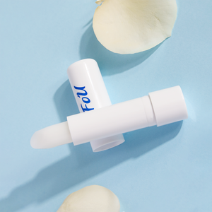 Baume pour les lèvres formulé pour fournir une hydratation quotidienne et aider à maintenir des lèvres douces et lisses tout au long de la journée - Product Image 4