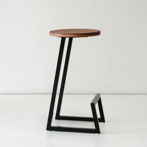 Tabouret de bar élégant en acier et bois, chaise haute moderne avec dossier, siège rembourré et base en métal pour la maison, le café, le restaurant - Product Image 1
