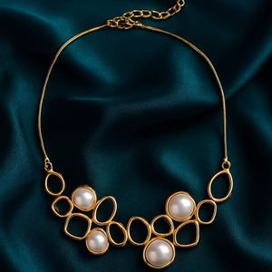 Collar de Perlas con Baño de Oro de 14K y Plata de Ley 925, Diseño Geométrico Calado, Joyería Minimalista, Regalo - Product Image 1