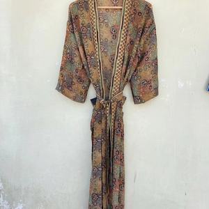 Kimono Seda Kimono Robe Bata Roja Vintage Kimono Robe - Product Image 1