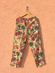 Conjunto de Pijama de Verano de Algodón Ecológico de Lujo para Mujer |   Conjunto de Pijamas con Estampado Floral |   Camisa con Botones y Pantalones - Product Image 4