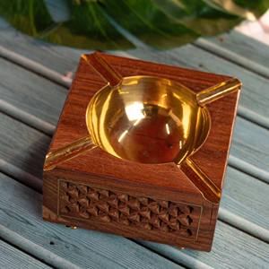 Cenicero de madera tallado a mano al por mayor, cenicero de lujo de madera de Sheesham para cigarros con inserto de latón pulido y patrón de diamantes - Product Image 1